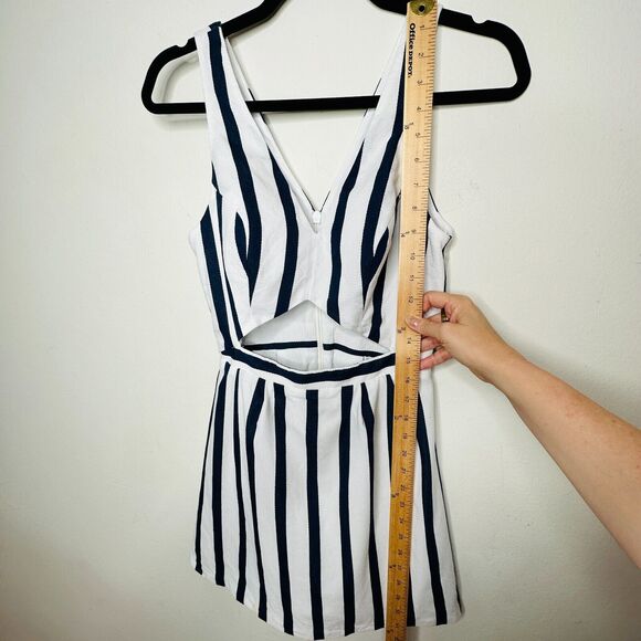 Topshop Navy and White Stripe Triangle Waist Cutout VNeck Nautical Mini Dress 4 - Picture 12 of 14